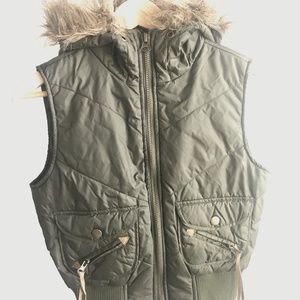 Refuge. Army Green Puffer Fur Hood Vest